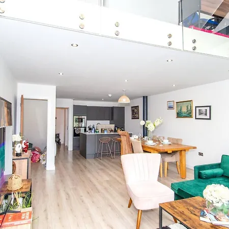 Charming 2-bedroom In With Views Apartamento *