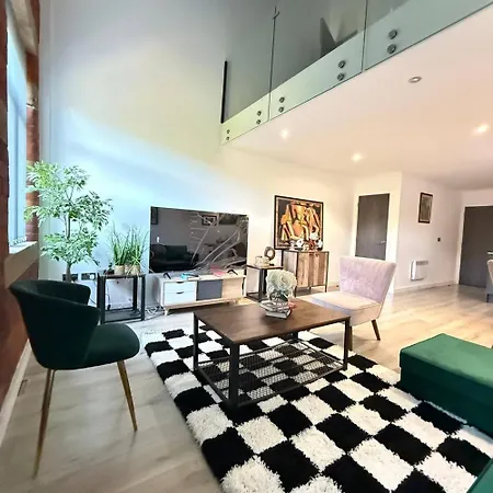 Charming 2-bedroom In With Views