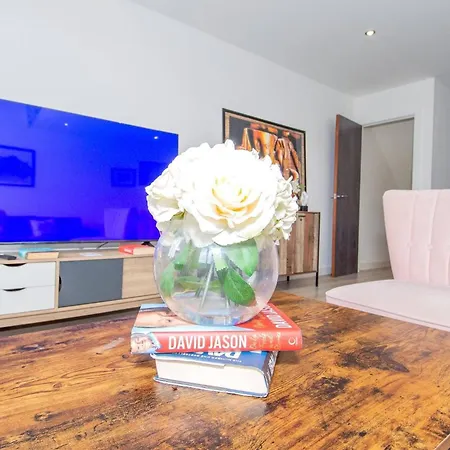 Charming 2-bedroom In With Views * Bradford (West Yorkshire)