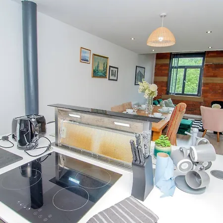 Charming 2-bedroom In With Views