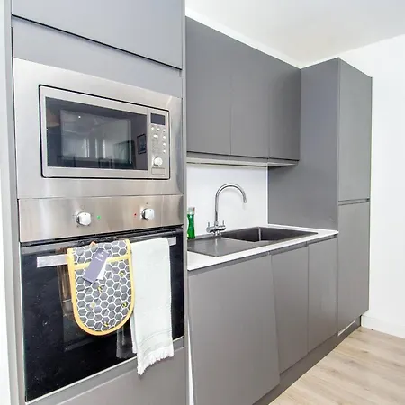 Charming 2-bedroom In With Views * Bradford (West Yorkshire)