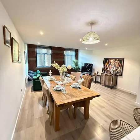 Charming 2-bedroom In With Views Apartamento *
