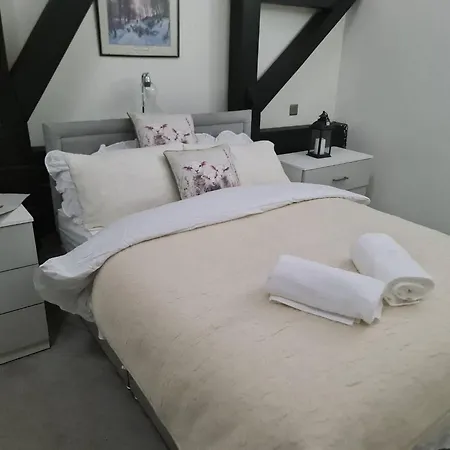 Charming 2-bedroom In With Views