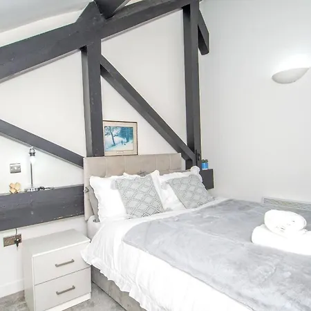 Charming 2-bedroom In With Views Apartamento
