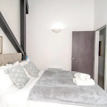 Charming 2-bedroom In With Views Bradford (West Yorkshire)