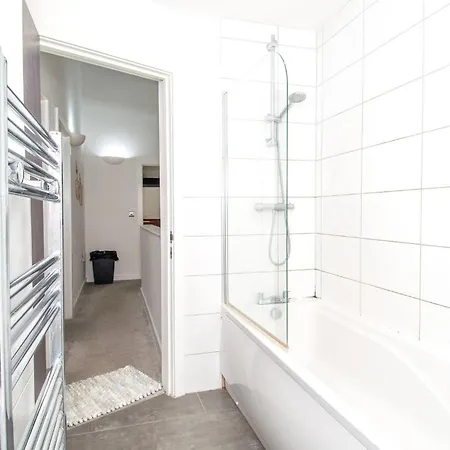 Charming 2-bedroom In With Views * Bradford (West Yorkshire)