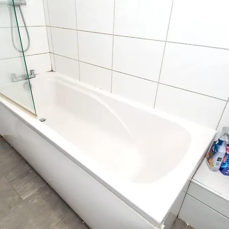 Charming 2-bedroom In With Views Apartamento