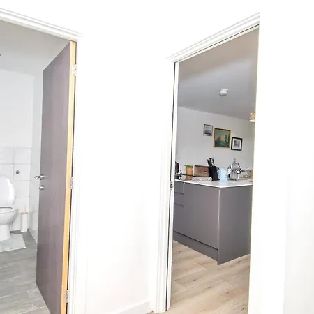 Charming 2-bedroom In With Views