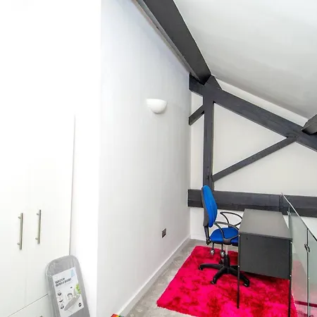 Charming 2-bedroom In With Views Apartamento