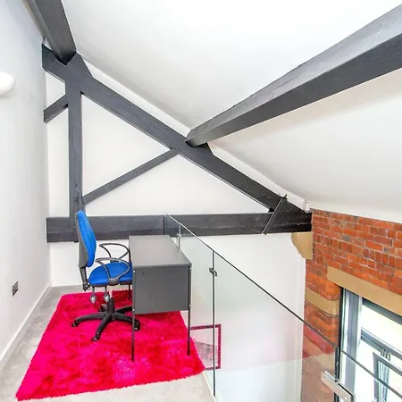 Charming 2-bedroom In With Views Bradford (West Yorkshire)