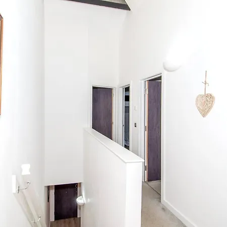 Apartamento Charming 2-bedroom In With Views