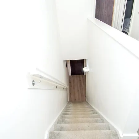 Charming 2-bedroom In With Views Bradford (West Yorkshire)