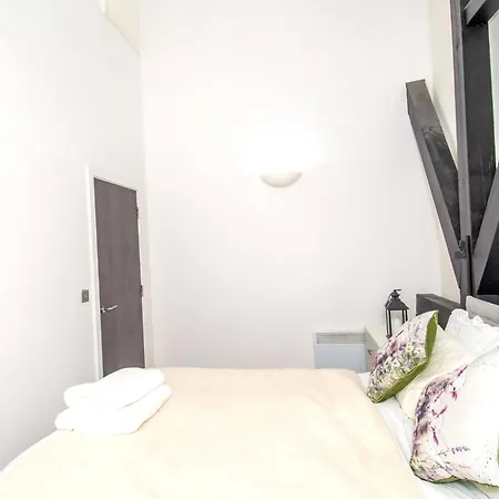 Charming 2-bedroom In With Views