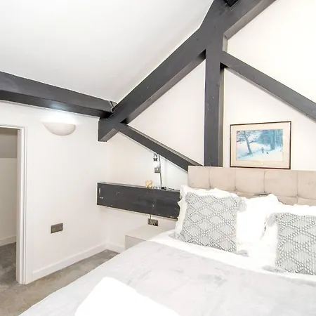 Charming 2-bedroom In With Views Apartamento