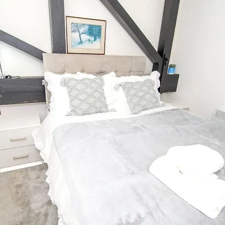 Charming 2-bedroom In With Views Apartamento *